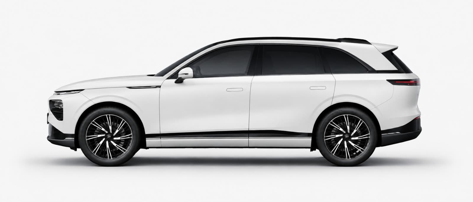 XPENG G9 — Arctic White (exterior)